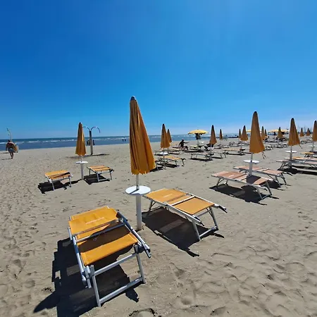 Christina In Strandnaehe